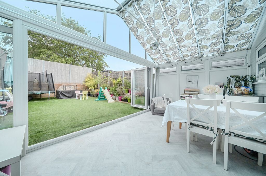 Property photo 1 of 22 Conservatory