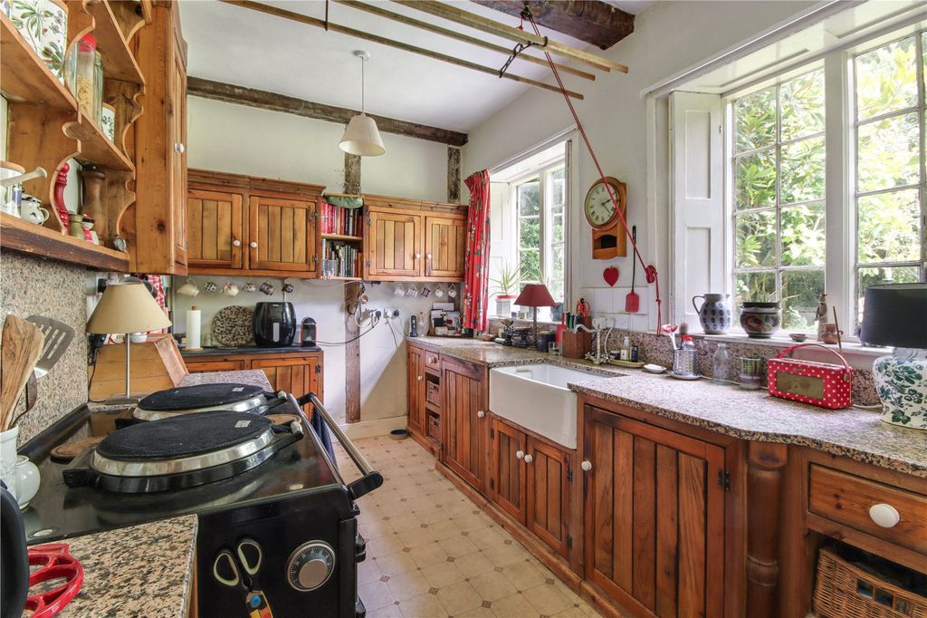 Property photo 3 of 21 Kitchen