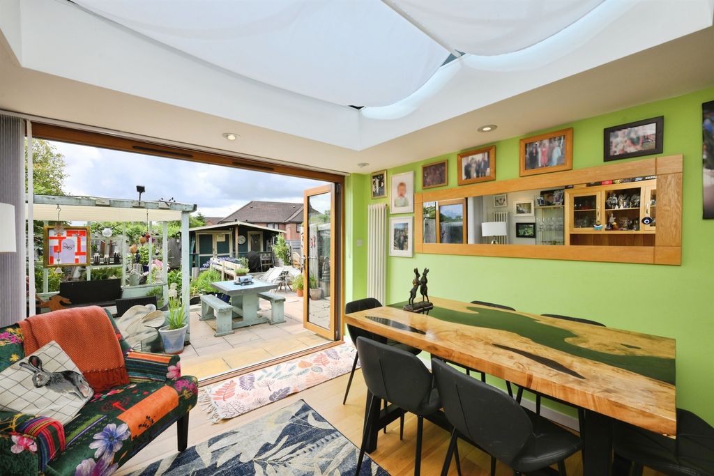 Property photo 2 of 17