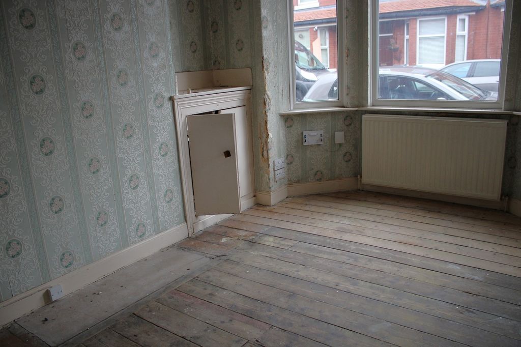 Property photo 3 of 10 Reception 1