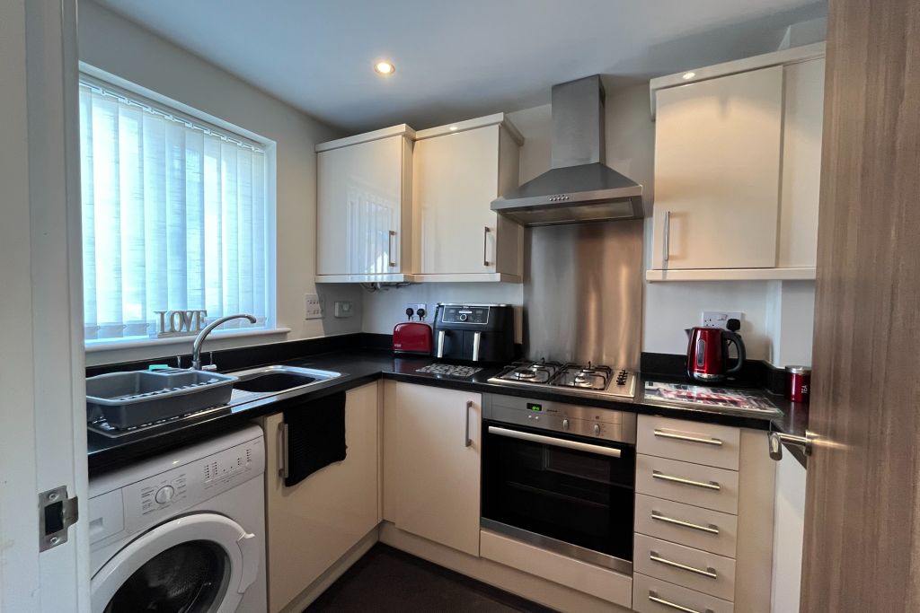 Property photo 2 of 9 Kitchen