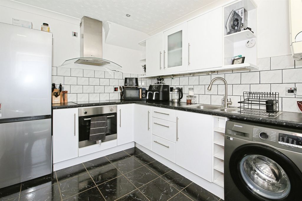 Property photo 3 of 18