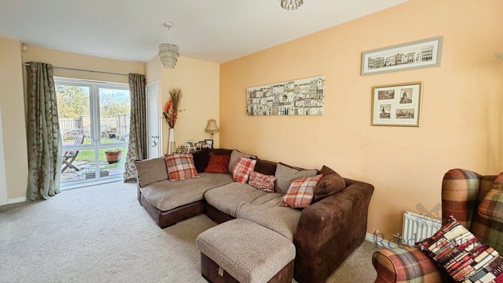 Property photo 2 of 14 Lounge