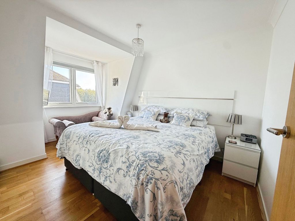 Property photo 2 of 11 Bedroom One