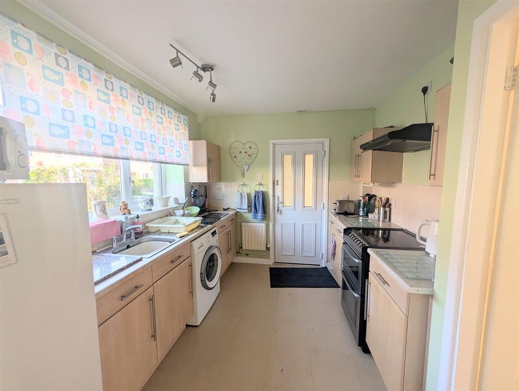 Property photo 2 of 10 Kitchen