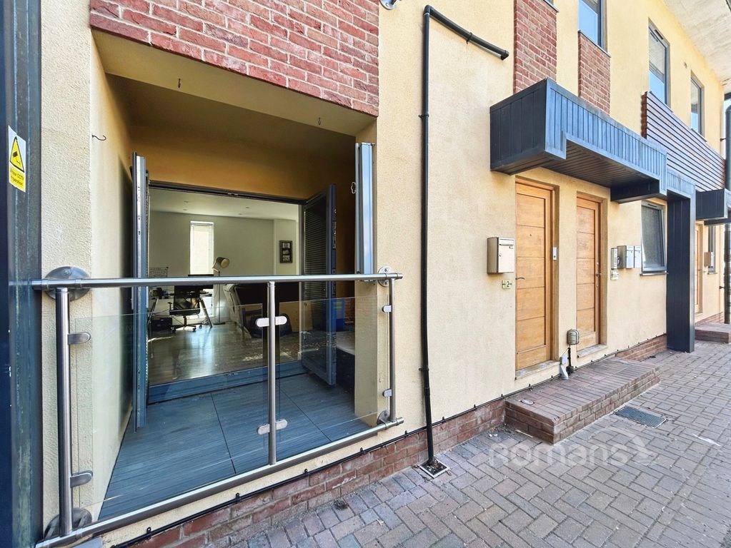 Property photo 1 of 11 Pbox-Img.Jpg