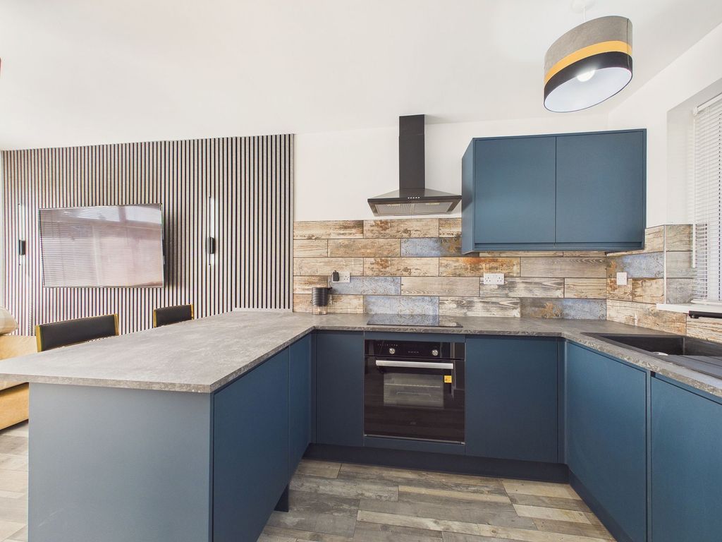 Property photo 3 of 9 Kitchen