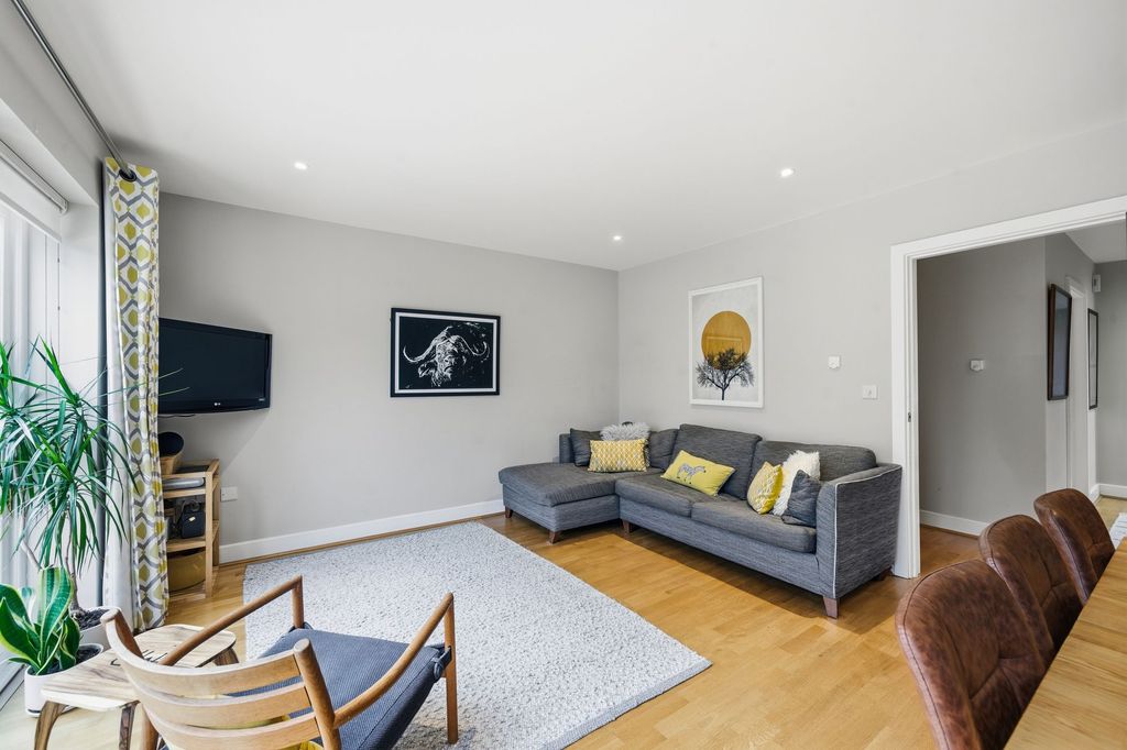 Property photo 3 of 23