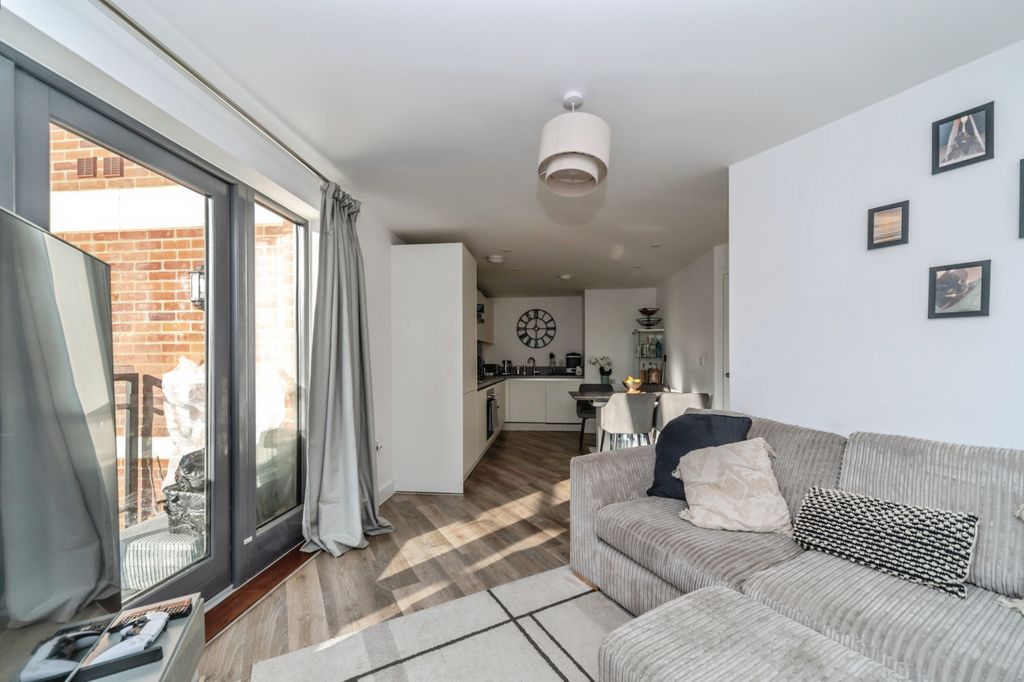 Additional image 5 of 2 bed flat for saleLinden Road, Bedford MK40
