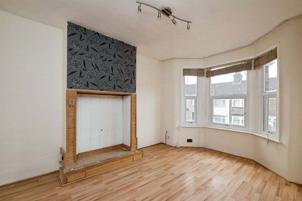 Property photo 2 of 18
