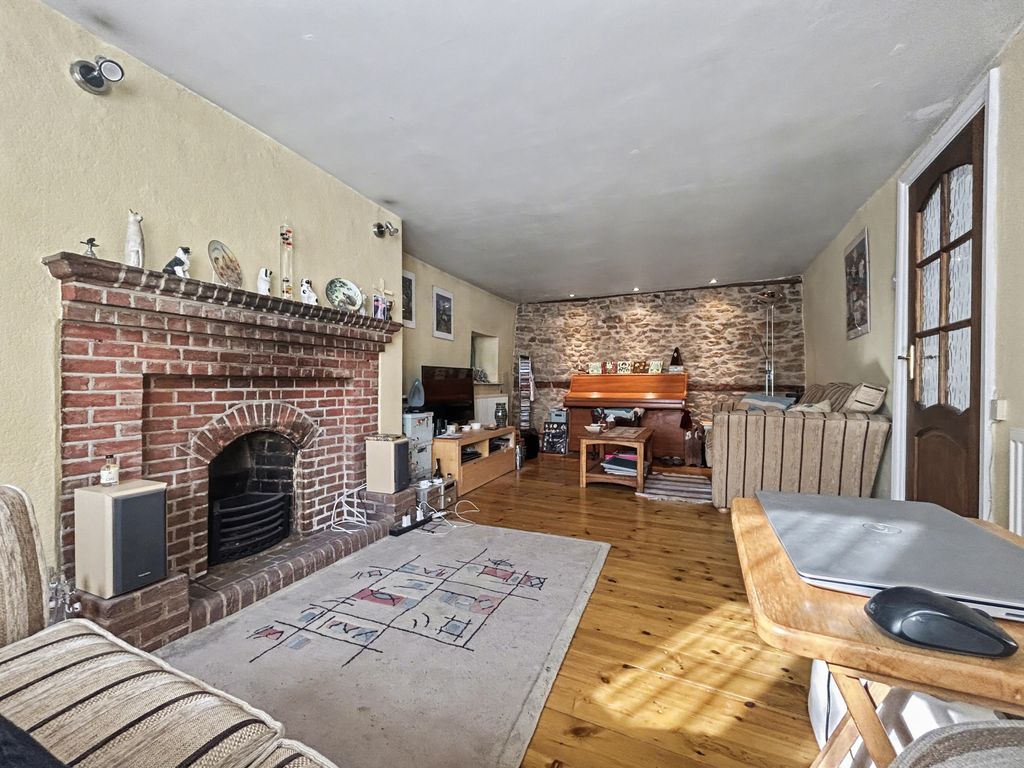 Property photo 2 of 12 Img3034