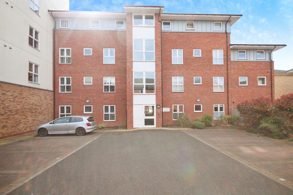 Property photo 1 of 17