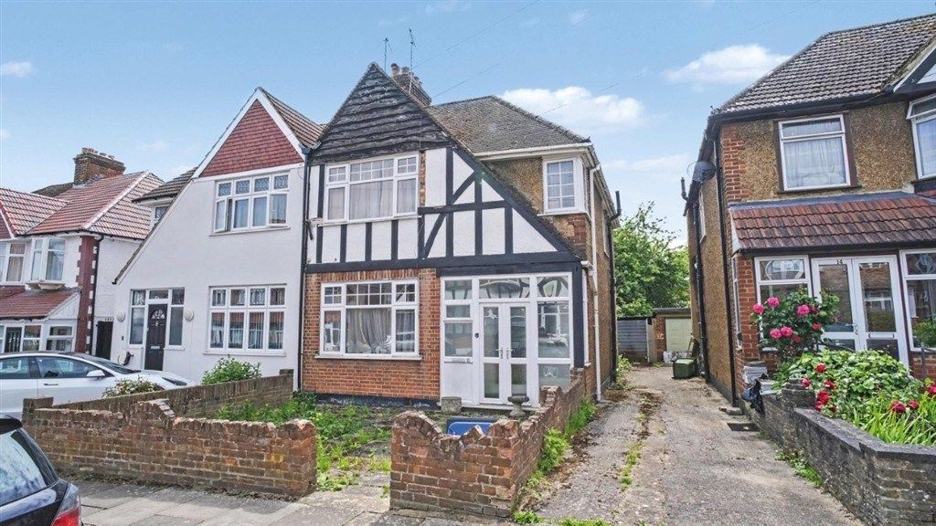 Property photo 1 of 9 16 Glendale Gardens, Wembley, Ha9 8Ps