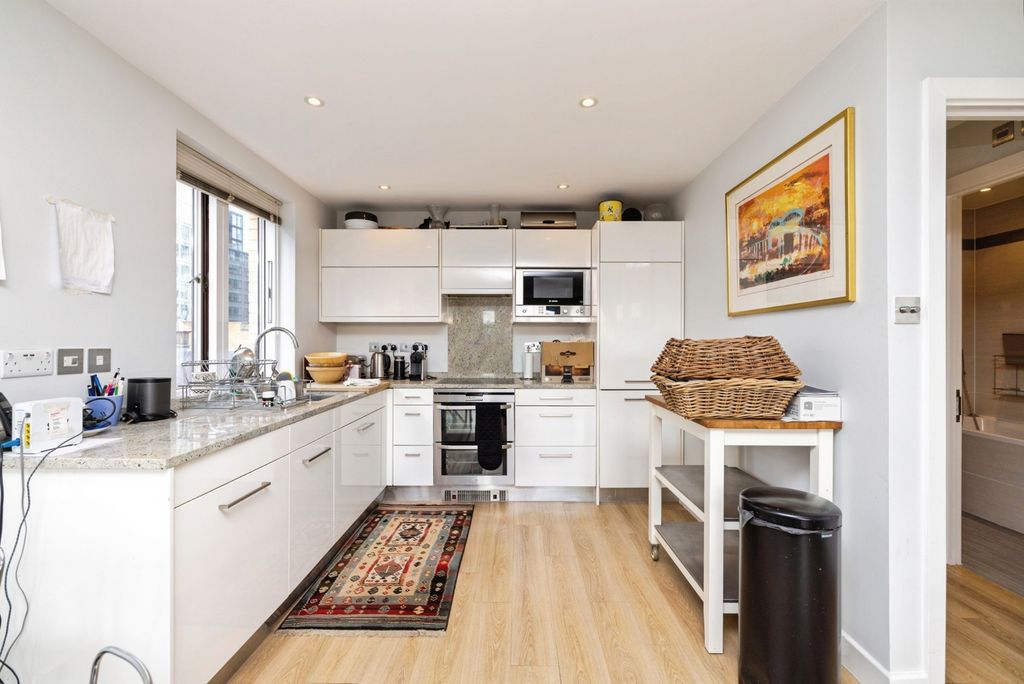 Property photo 3 of 17 Kitchen