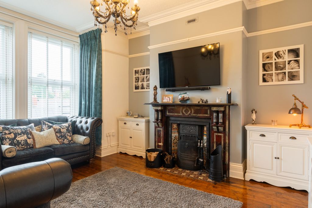 Property photo 2 of 43