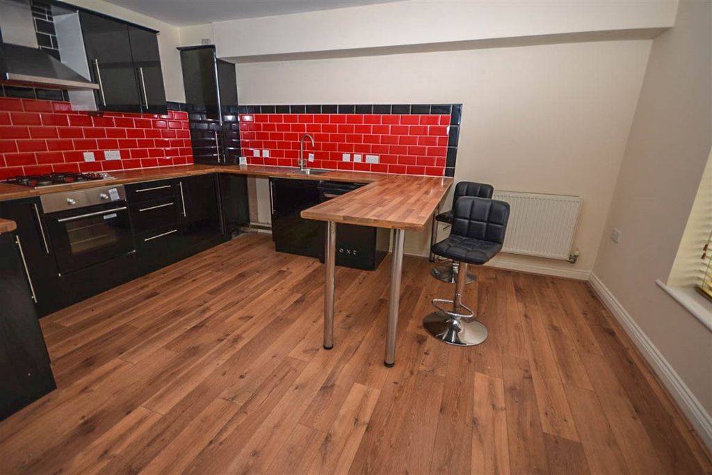 Property photo 2 of 12 Kitchen Breakfast Room