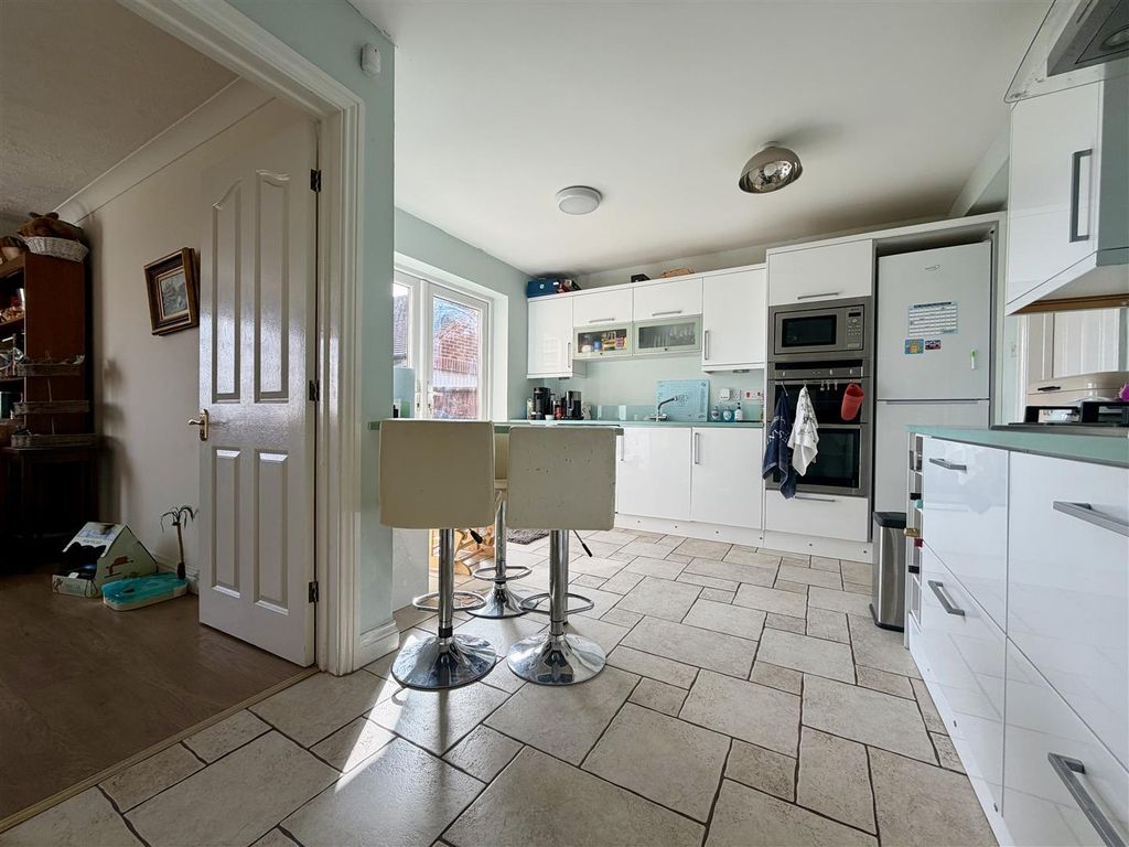 Property photo 3 of 24