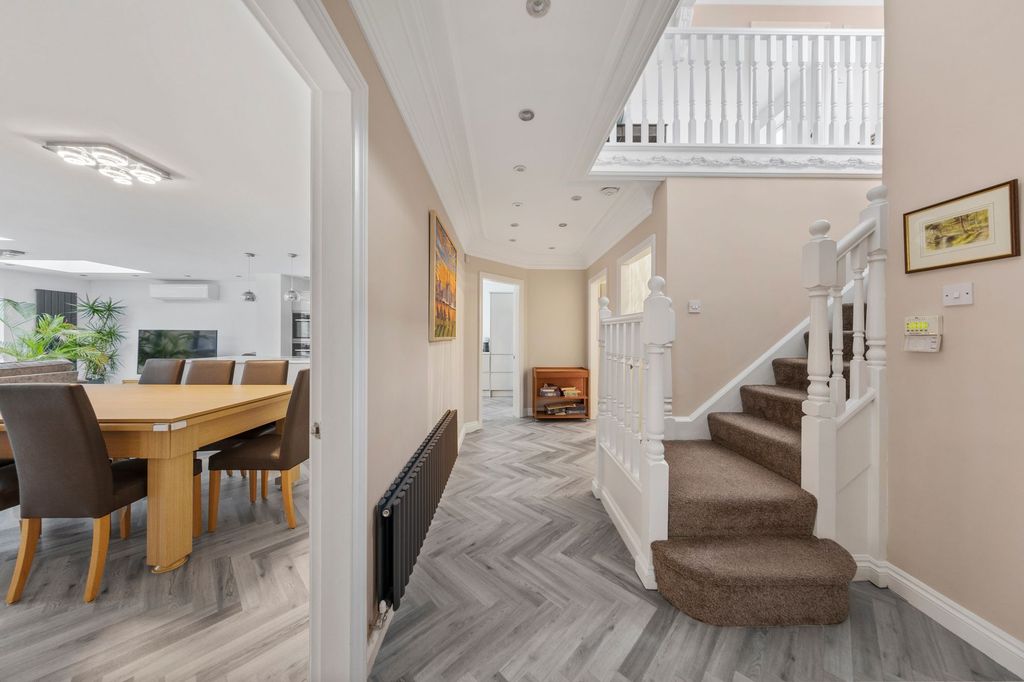 Property photo 3 of 41