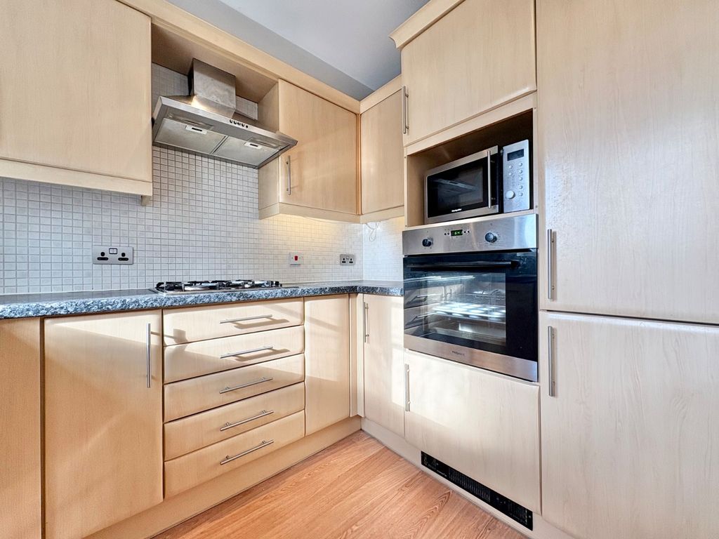 Property photo 2 of 13 Picture No. 32