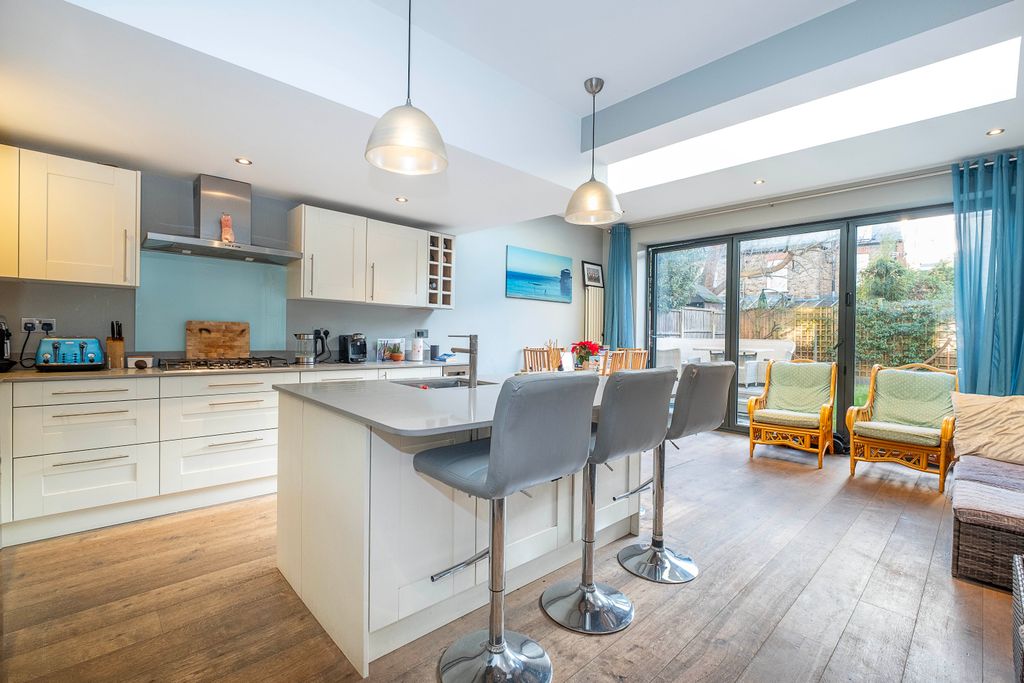 Property photo 3 of 13