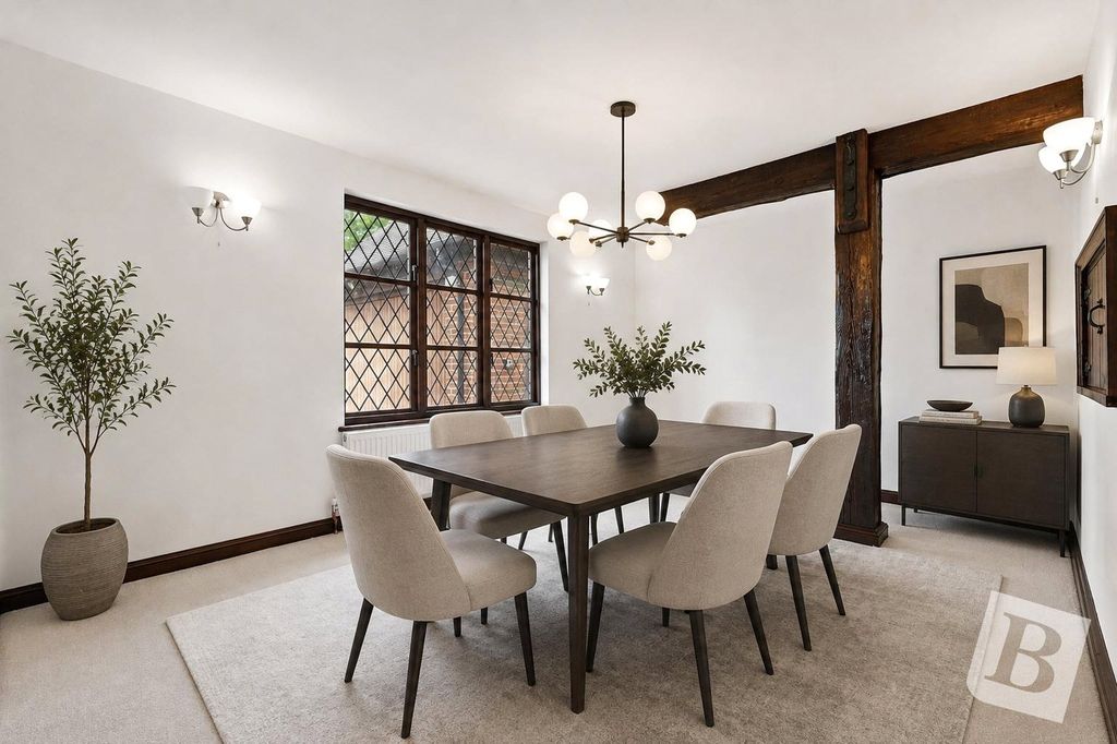 Property photo 3 of 19 Dining Room