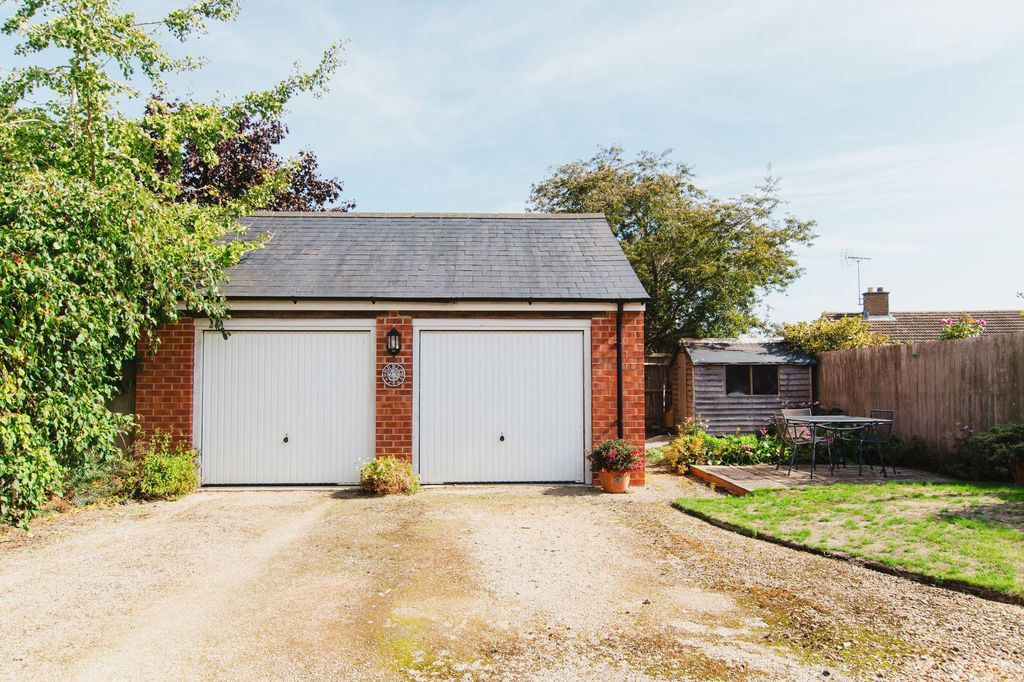 Property photo 2 of 31