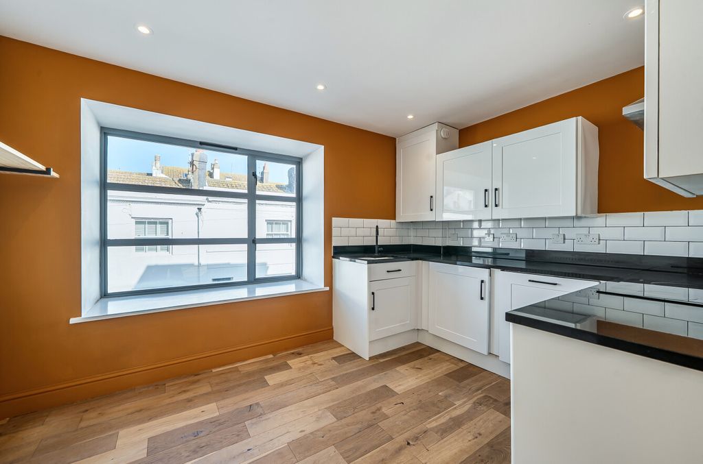 Property photo 1 of 9 Kitchen