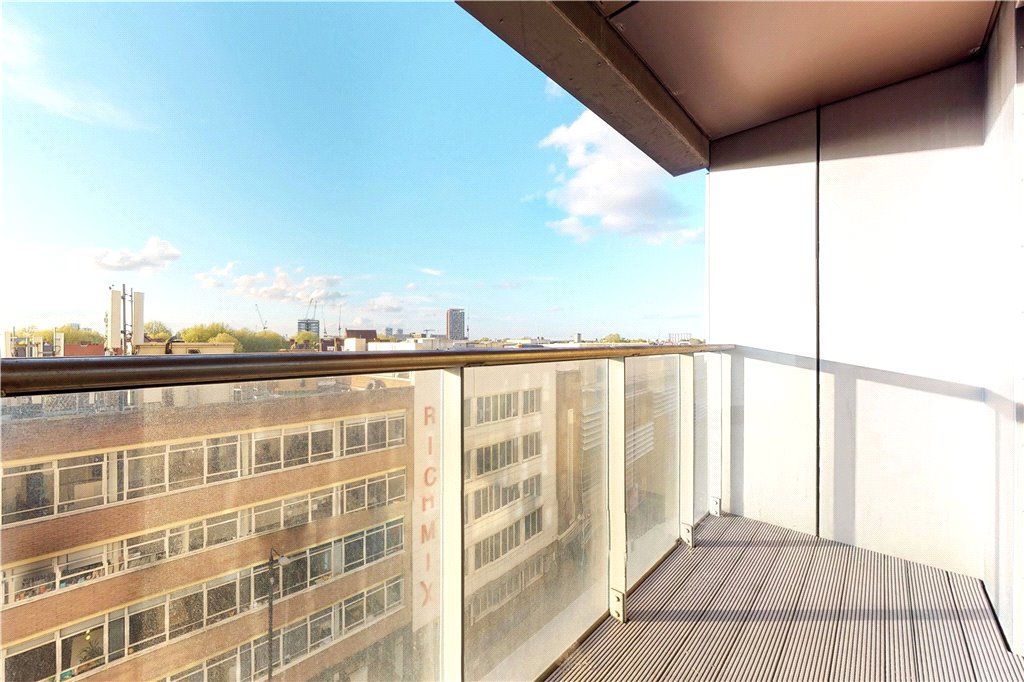 Property photo 3 of 10 Balcony