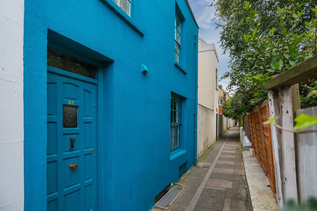 Property photo 3 of 20