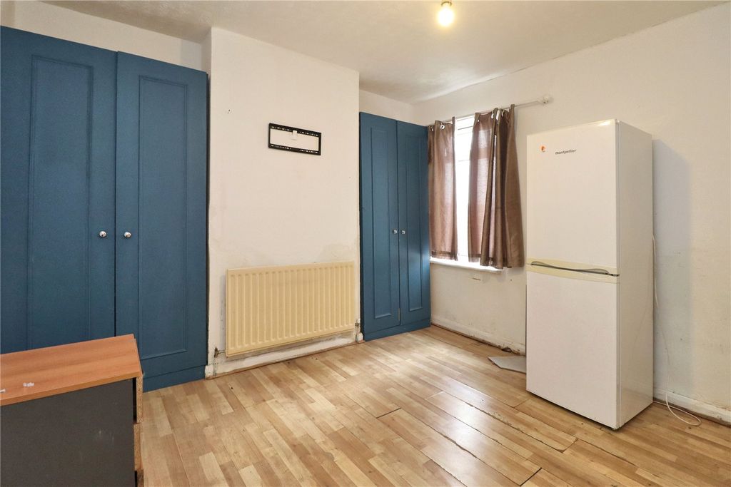 Property photo 3 of 8 Picture No. 14