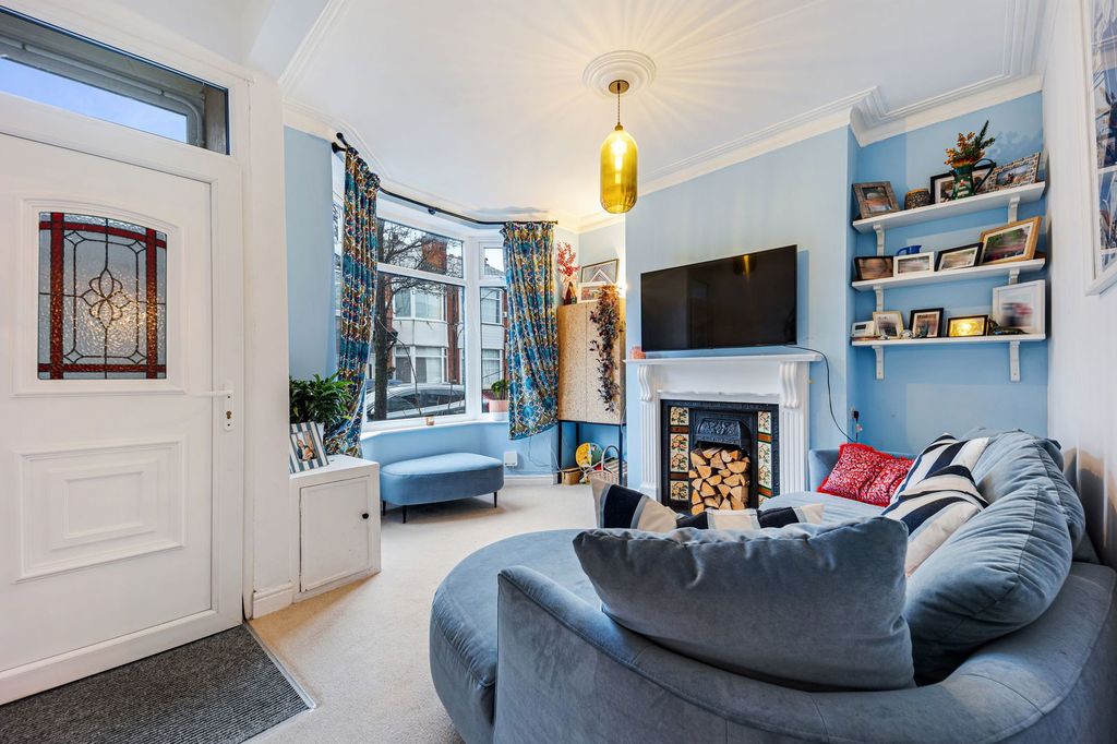 Property photo 2 of 16