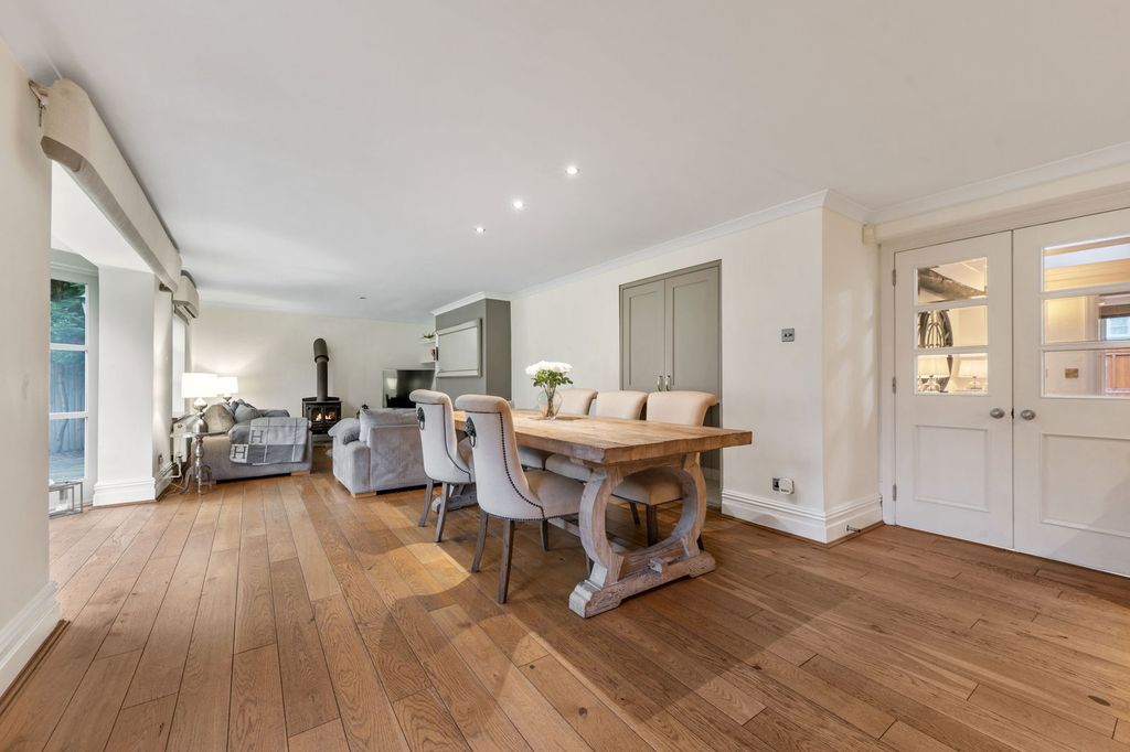 Property photo 3 of 40