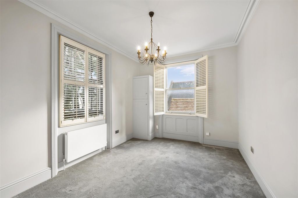 Property photo 3 of 11 Flat 6, 27, Lingfield ,1.Jpg