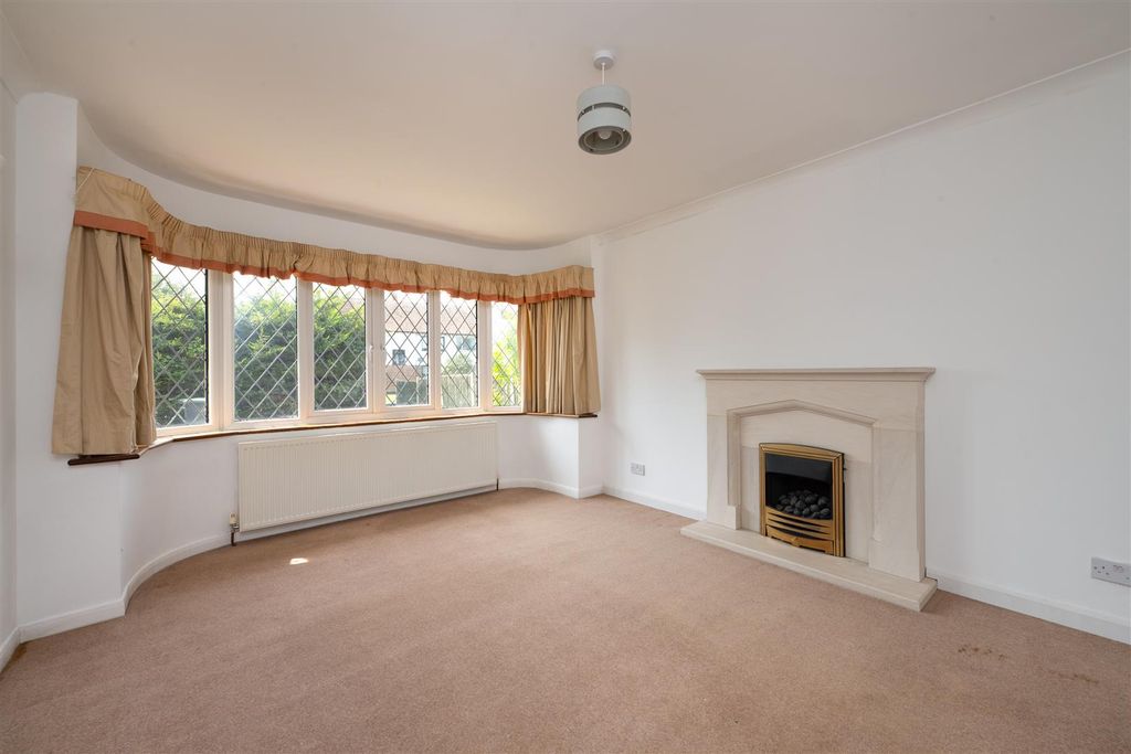 Property photo 2 of 18 Chestfield Road, Chestfield, Whitstable