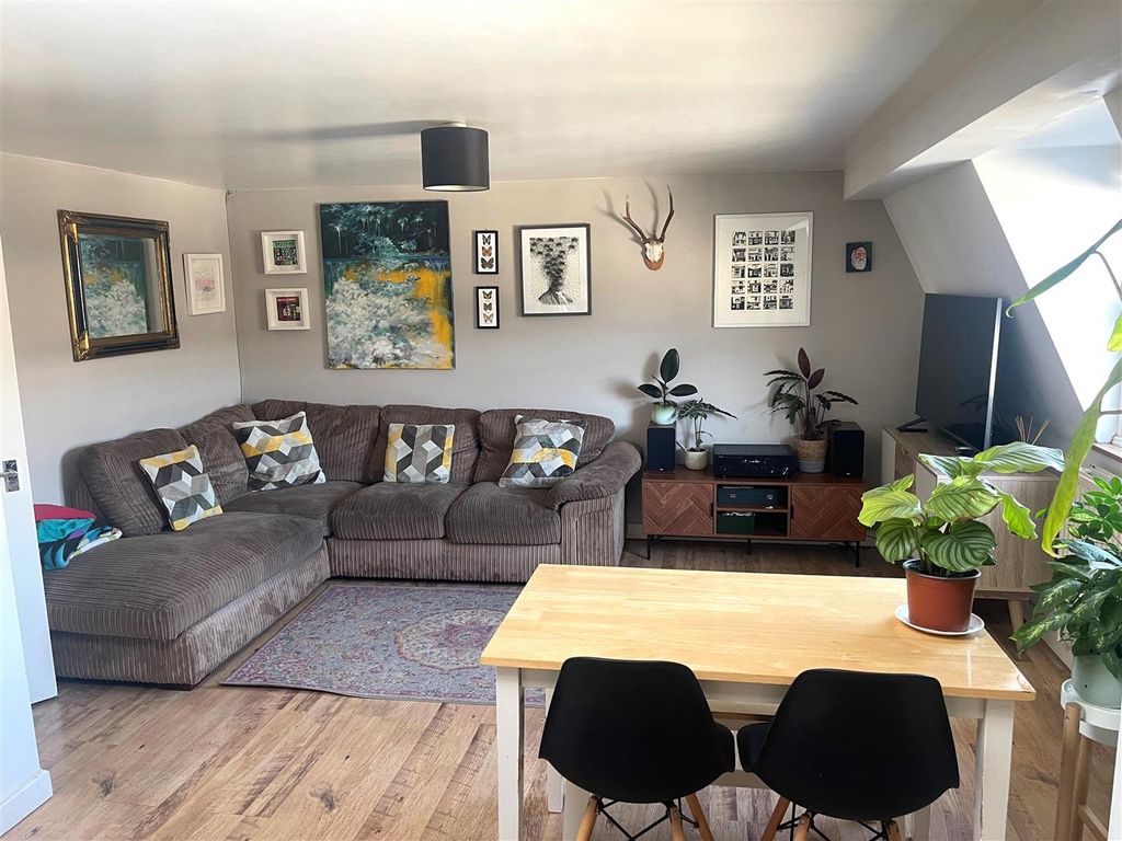 Property photo 1 of 12 Lounge Alt.Jpg