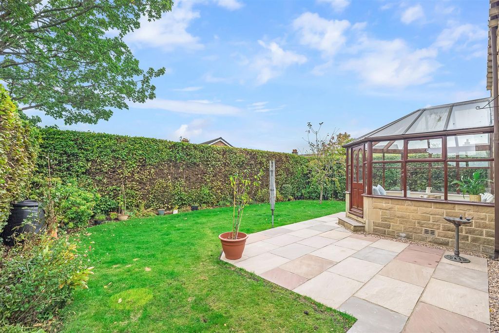 Property photo 2 of 31 Garden