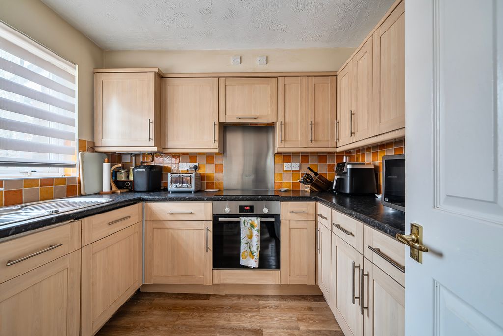 Property photo 2 of 14 1439650-9-69d7c62c1d92A