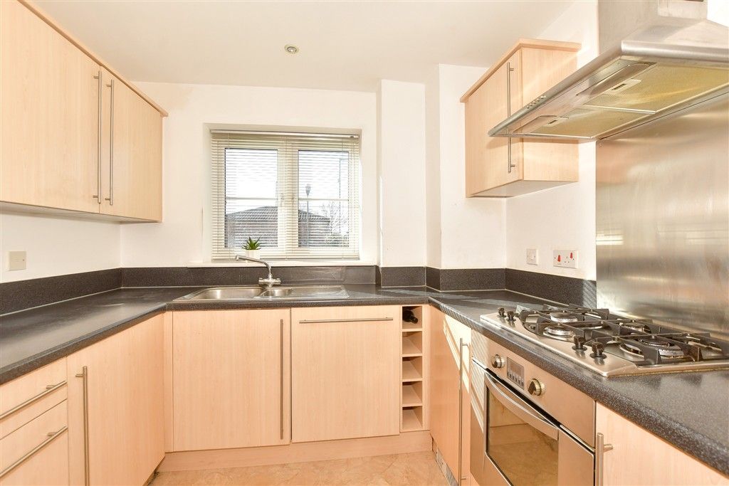Property photo 3 of 11 Kitchen