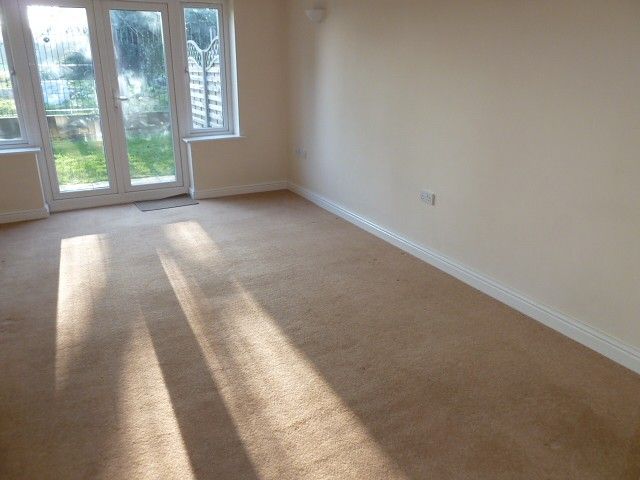Property photo 2 of 6 Lounge Property To Let In Liss