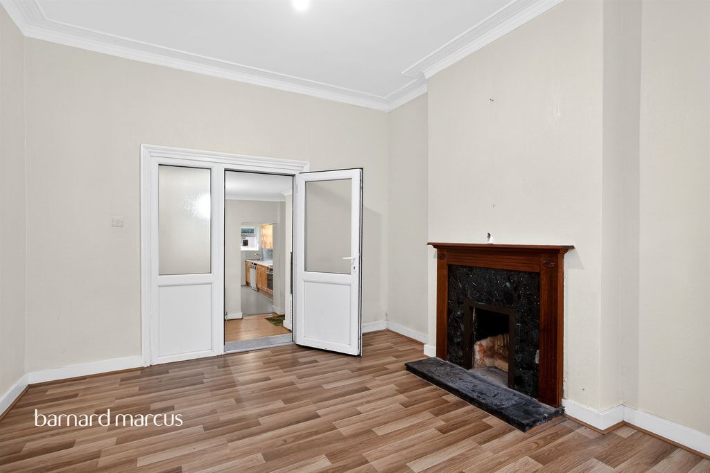 Property photo 2 of 22