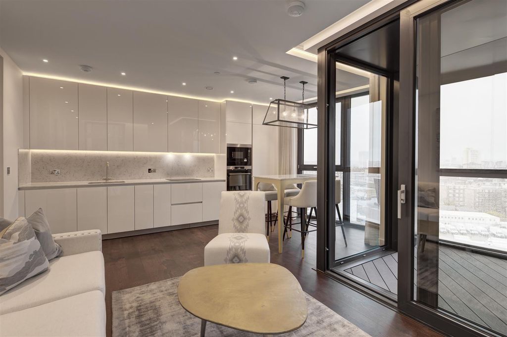 Property photo 2 of 15 39 Thornes House - Rec 3.Jpg