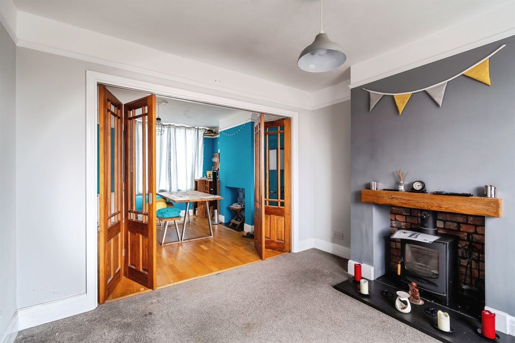 Property photo 3 of 27