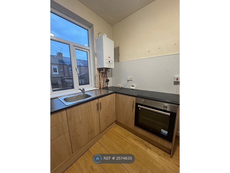 Property photo 2 of 7 Kitchen