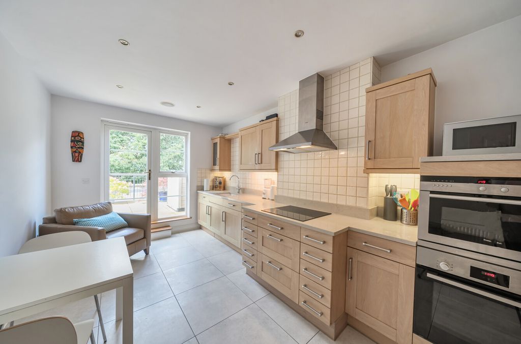 Property photo 3 of 9 1348557-20-68bae4...