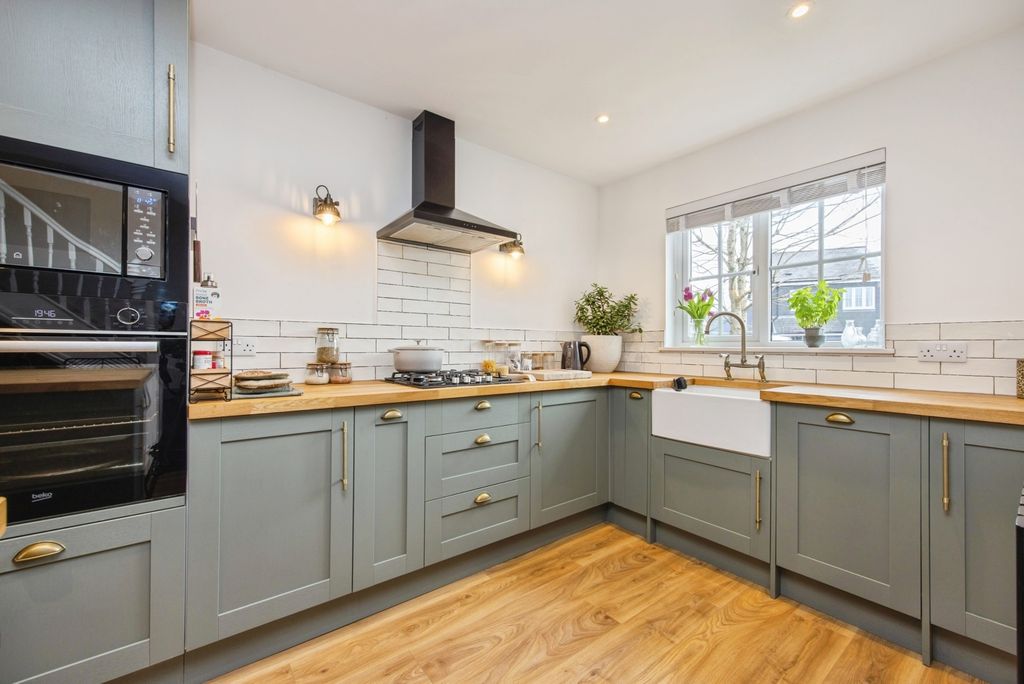 Property photo 3 of 17 Photo