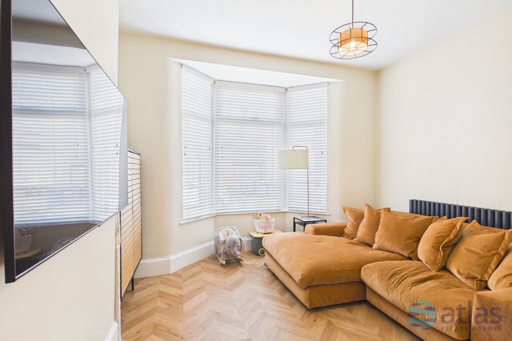 Property photo 3 of 27 Bedroom 2