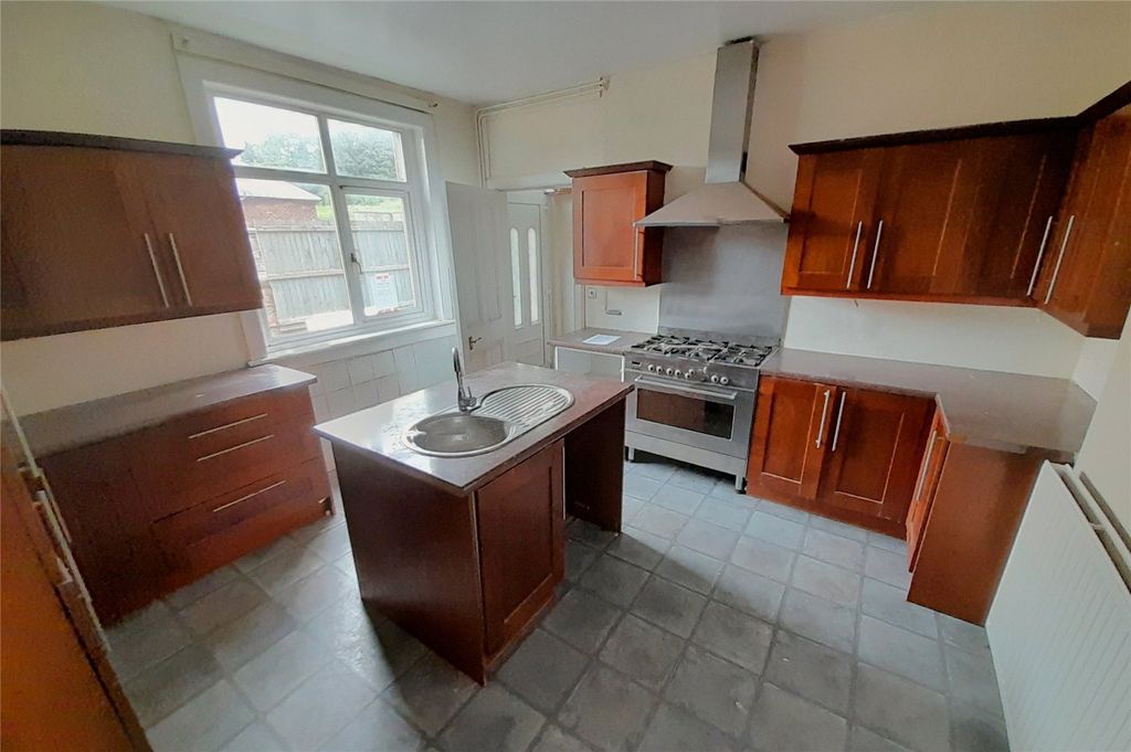 Property photo 3 of 9 Kitchen