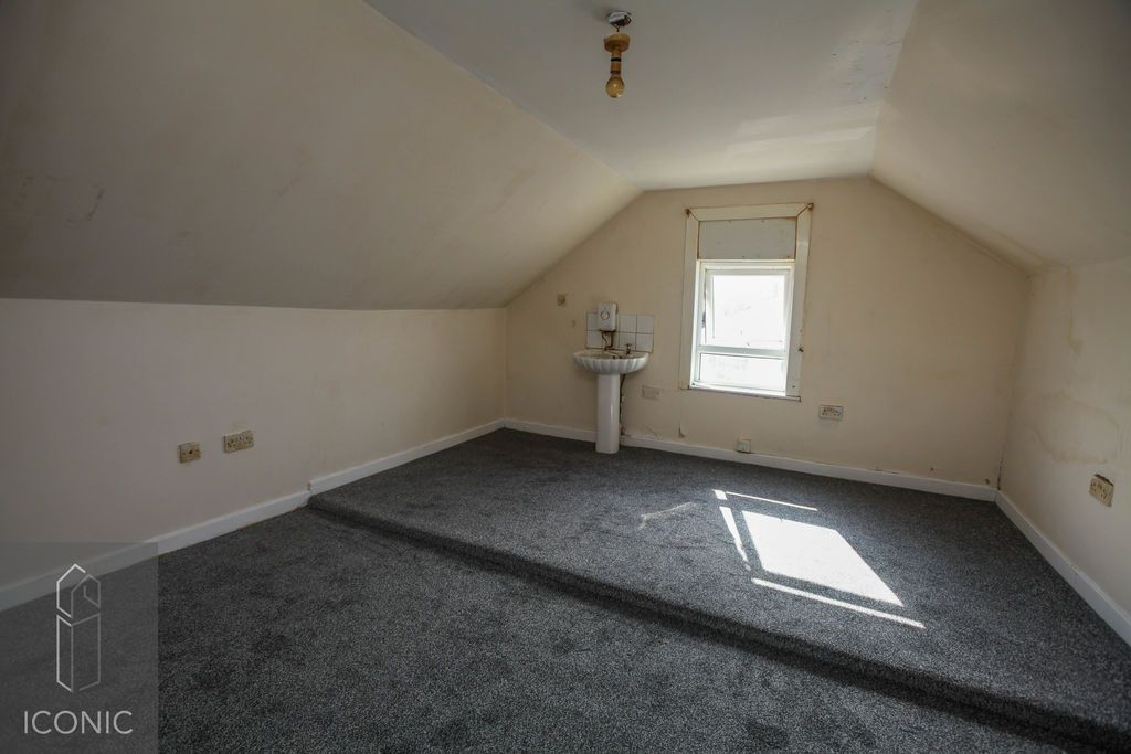 Property photo 2 of 9 Photo 9