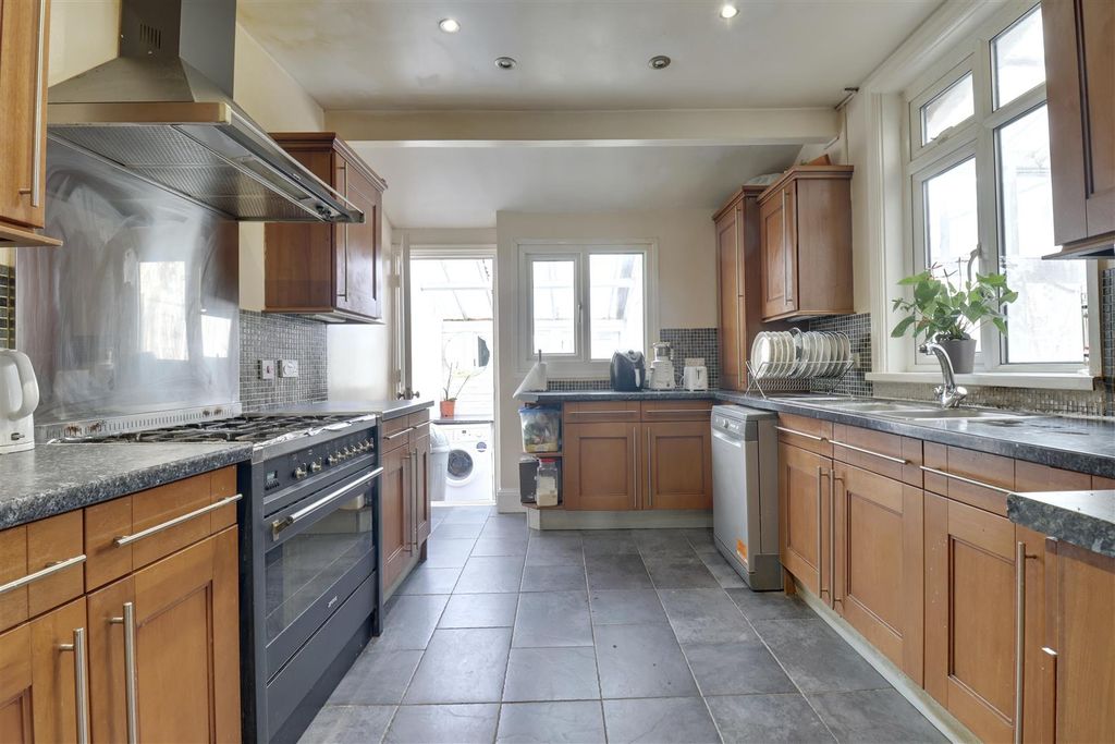 Property photo 3 of 20 7Fccee23-5Cda-4A1A-9E0B-E367B2314245_1_201_A.Jpeg
