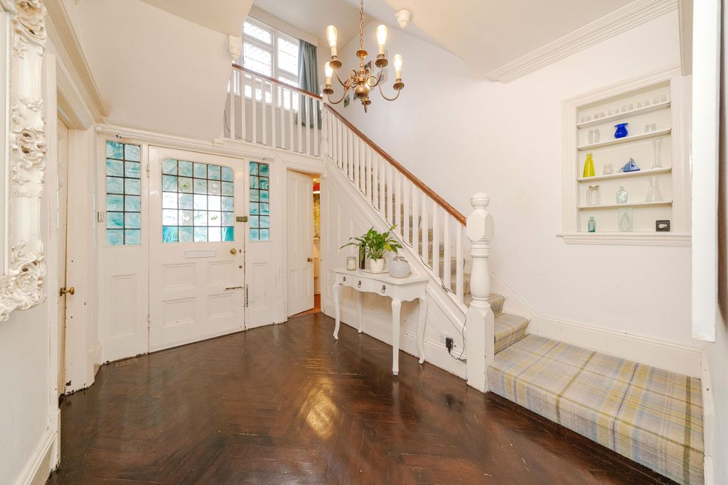 Property photo 2 of 29